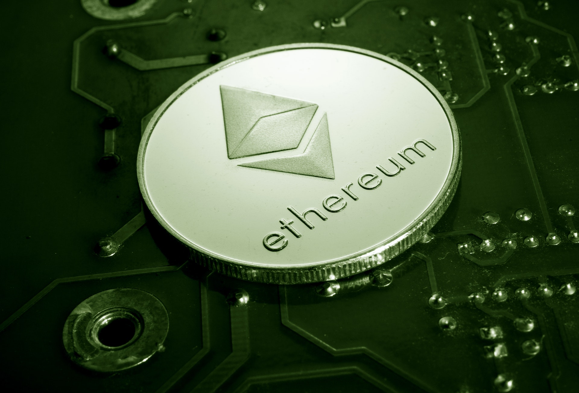 Investitia in Ethereum si oportunitatile de profit pentru 2024-2025