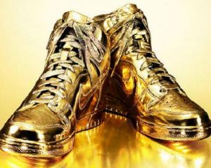 Nike in editie limitata: Pantofi sport auriti