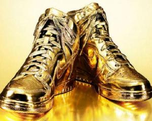 Nike in editie limitata: Pantofi sport auriti