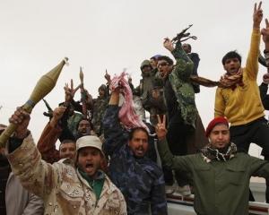 Lupte intre sustinatorii si oponentii lui Gadhafi in apropiere de Misrata. Un avion militar a fost doborat