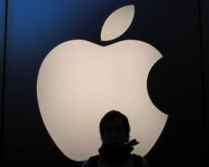 Editorial Adrian Popa: Apple este singura si vulnerabila in industria mobila