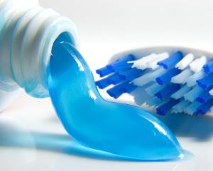 Pasta de dinti nu previne cariile dentare