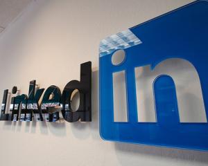 LinkedIn se listeaza la bursa