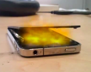 Un iPhone a luat foc din senin la bordul unui avion