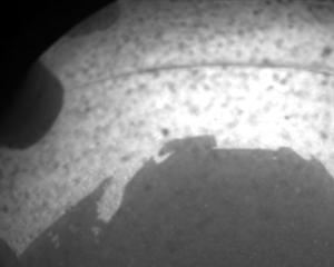 SUCCES: Roverul Curiosity a trimis primele sale imagini de pe MARTE!