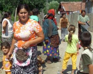 Romii "handicapati" s-au vindecat miraculos la Politie