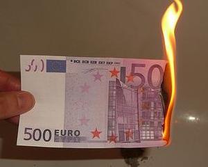 Sondaj: Cei mai multi europeni considera ca moneda euro afecteaza economia
