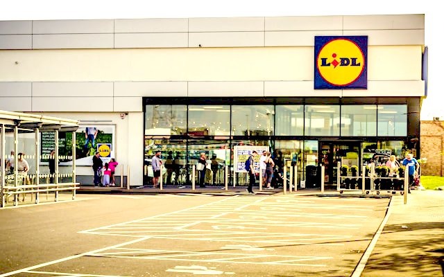 Ciolacu a decis: Kaufland, Lidl, Carrefour si Auchan raman deschise si in weekend: romanii nu vor sa le inchidem