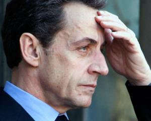 Sarkozy, lovit sub centura de referendumul din Grecia