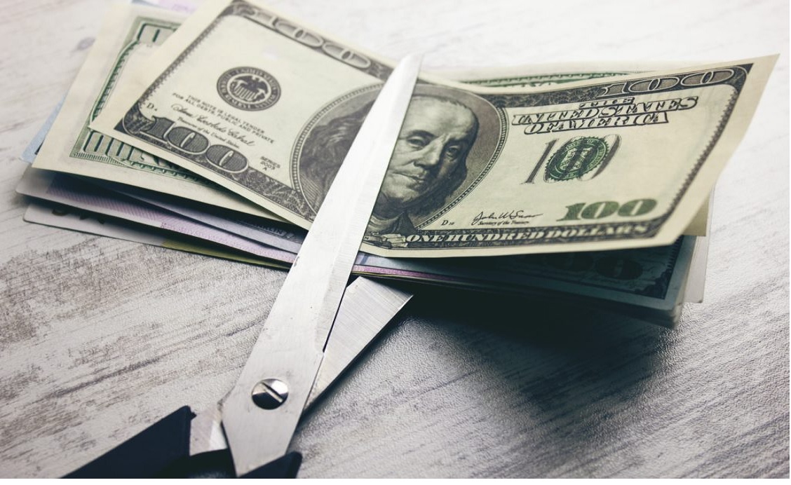 E posibila reducerea salariului  unui angajat fara acordul acestuia?