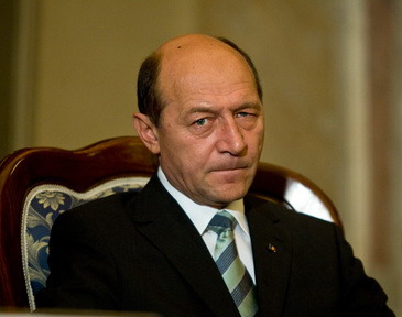 Razbunarea militarilor: mailuri jignitoare la adresa lui Basescu