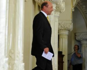 Presedintele Traian Basescu cere ca la referendum sa se introduca si solicitarea pentru Parlament unicameral
