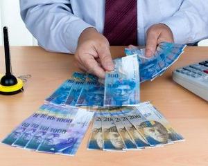 Elvetia si Japonia isi depreciaza monedele pentru a-si proteja economiile