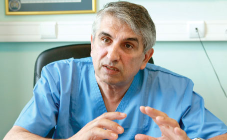Profesorul ortoped Gheorghe Burnei: "Am luat in calcul emigrarea"