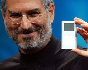 Legend Toys a lansat papusa Steve Jobs de 150 euro