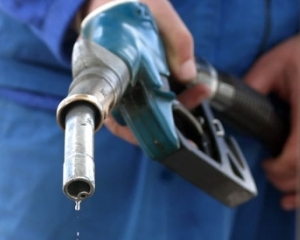 Rompetrol scade pretul benzinei cu 4 bani pe litru