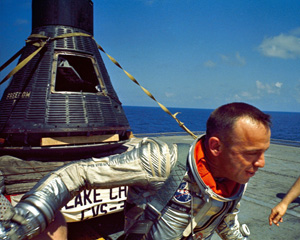 Alan Shepard, primul american care "sondeaza marginile cosmosului"
