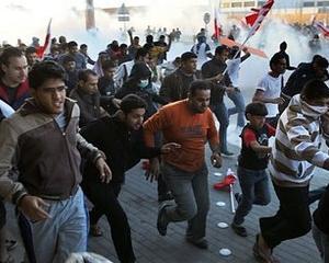 Protestatarii din Bahrain intensifica presiunea asupra conducatorilor