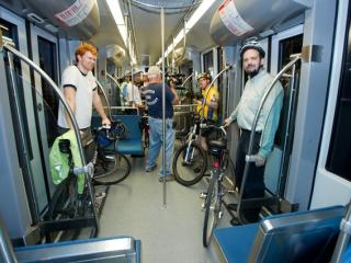 Liber cu bicicleta la metrou in zilele lucratoare