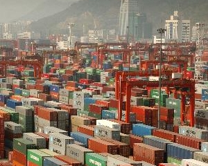 Exporturile au scazut cu 6%, iar importurile cu 6,2% la valori exprimate in lei, in luna iunie
