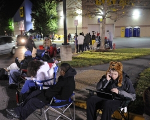 ANALIZA: Americanii se pregatesc pentru Vinerea Neagra a reducerilor. Cum a influentat internetul celebrul eveniment