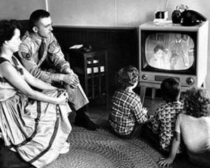 STUDIU: 90% dintre romani au cel putin doua televizoare in casa. Cele mai populare sunt CRT-urile