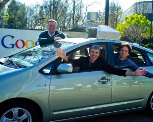 Larry Page a preluat luni functia de director executiv al Google