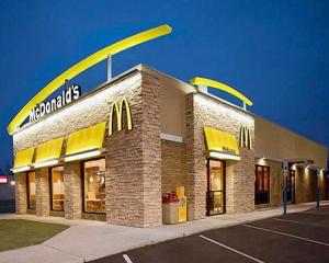 McDonald's isi schimba "look-ul" cu un miliard de dolari