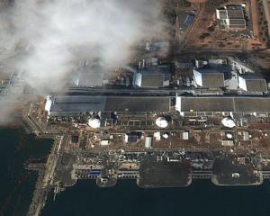UPDATE JAPONIA: Incendiu la reactorul 4. Nivelul radiatilor a crescut
