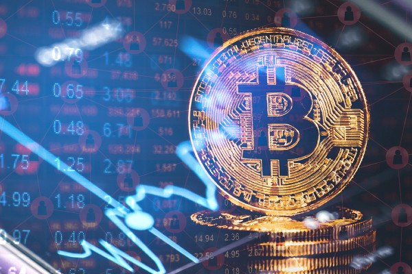 E dezastru pe piața criptomonedelor: Bitcoin s-a prăbușit, ce fac investitorii