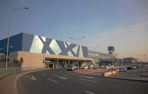 Acces direct in terminalul de plecari al aeroportului "Henri Coanda"