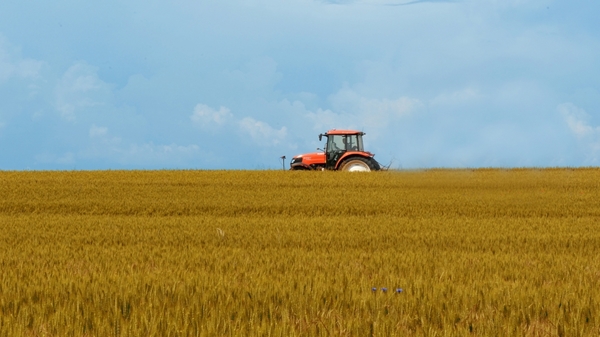 Statul subventioneaza cu 1,7964 lei litrul de motorina destinat agriculturii