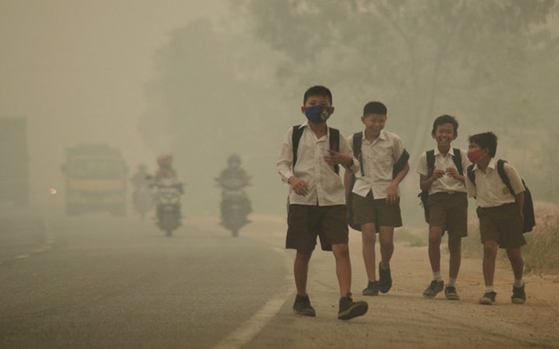 O.M.S: 90% dintre copiii din lume respira aer poluat
