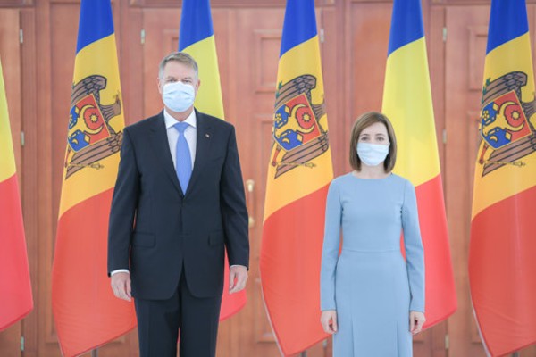 Romania trimite ajutoare masive in R. Moldova: Sute de mii de doze de vaccin, tone de motorina si fonduri nerambursabile