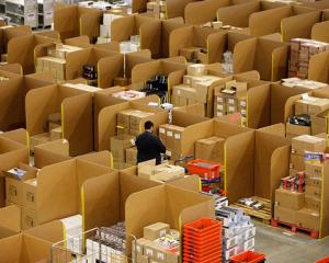 Amazon angajeaza peste 7.000 de persoane