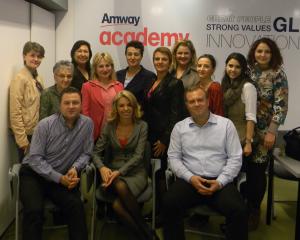 AMWAY a investit 369.000 de dolari in cursurile Academiei AMWAY din Romania