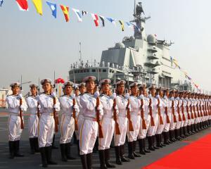 Armata chineza si-a propus sa construiasca un portavion gigant