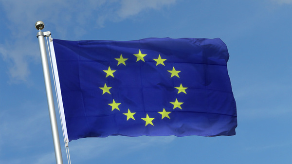 De Revelion, steagurile Romaniei, UE si logo-ul oficial al presedintiei rotative, proiectate pe Palatul Victoria