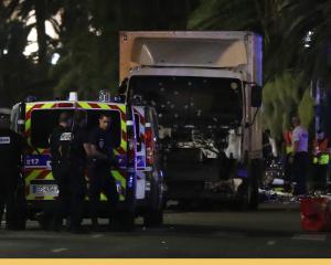 Franta, atacata (din nou) de teroristi de Ziua Nationala: 84 de morti, peste 150 de raniti