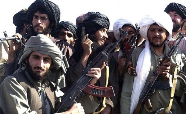 Talibanii confisca mai multe orase afgane mari, se asteapta asaltul asupra capitalei Kabul. SUA isi retrag ambasada
