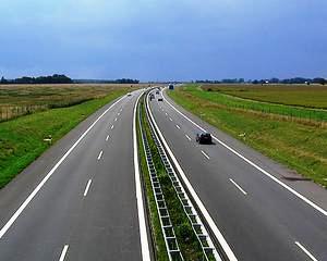 Romania mai primeste 1,3 miliarde euro de la UE pentru a construi drumuri ca "afara"
