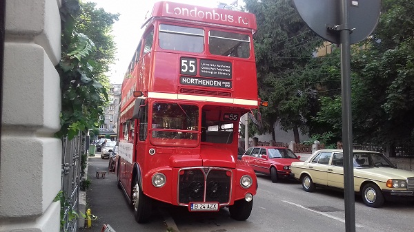 Ultima "Calatorie" a London-Bus-ului pe strazile Bucurestiului,  pana la stagiunea de toamna