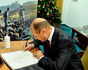 Petre Roman: Basescu nu mi-a dat voie sa-mi recuperez documentele personale dupa ce a ajuns presedintele Partidului Democrat