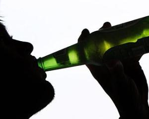 Doar unul din 12 alcoolici europeni beneficiaza de tratament