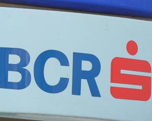 BCR: Peste 3,8 milioane de tranzactii efectuate prin reteaua de ghisee automate