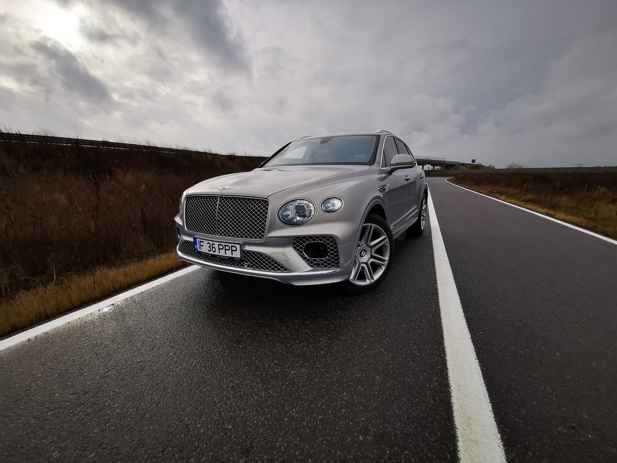 TEST DRIVE. Bentley Bentayga Hybrid 2022 – rafinament dual