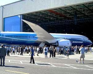 Boeing a lansat avionul care ii va aduce peste 100 de miliarde de dolari
