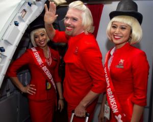 Sir Richard Branson, o stewardesa urata care a pierdut un pariu