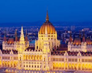 Turneul Teatrului Romanesc din Ungaria si vernisajul expozitiei de fotografie "Flashback - Comunismul in imagini" in organizarea Institutului Cultural Roman Budapesta