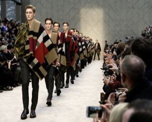 Burberry a lansat "A Painterly Journey"